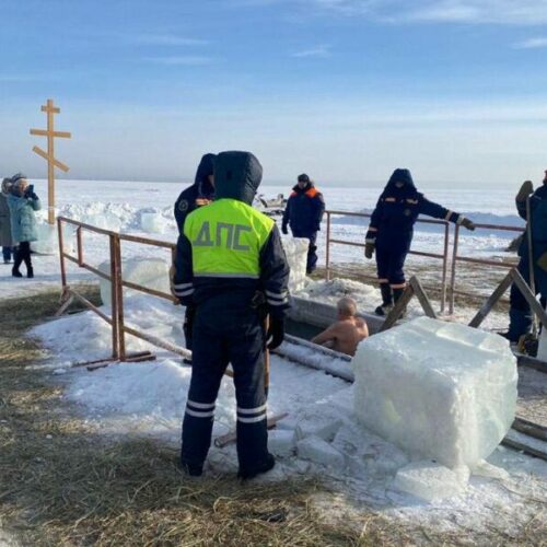Лишь 17% новосибирцев планируют окунуться в прорубь на Крещение