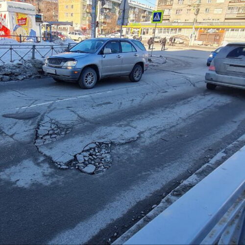 Треть новосибирских водителей недовольны ямами на дорогах города