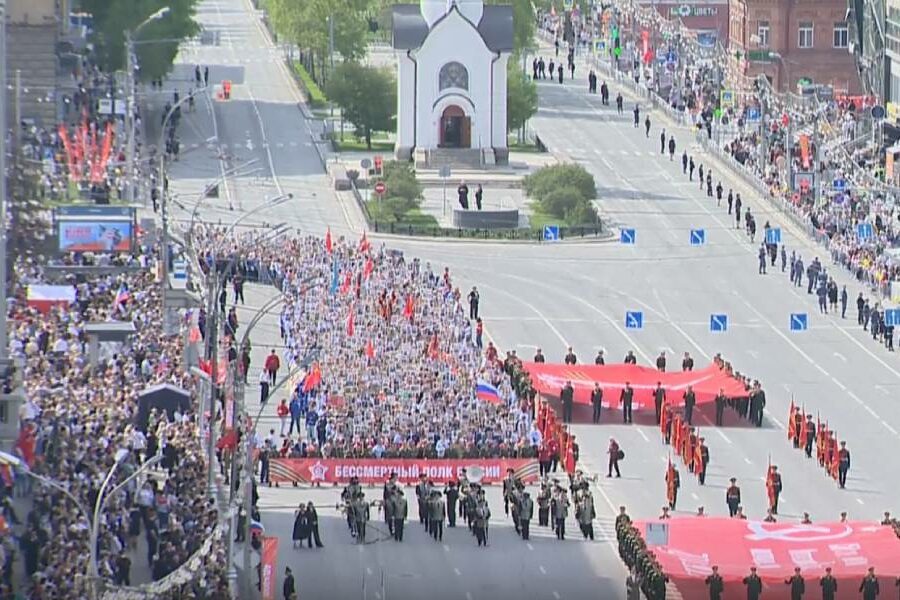 Тысячи новосибирцев приняли участие в акции «Бессмертный полк»