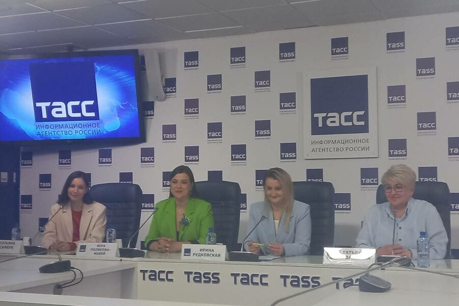 Минский ТЮЗ привёз в Новосибирск эмпатичные варианты литературной классики